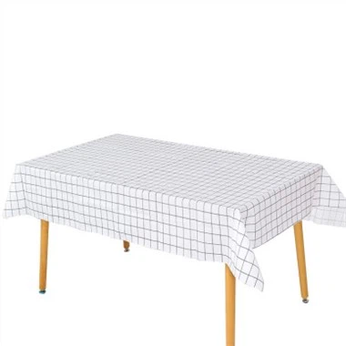 Ružičasti i bijeli karirani stolnjak